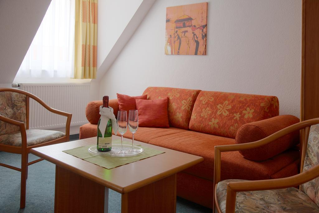Adler-Hotel Delitzsch Bagian luar foto