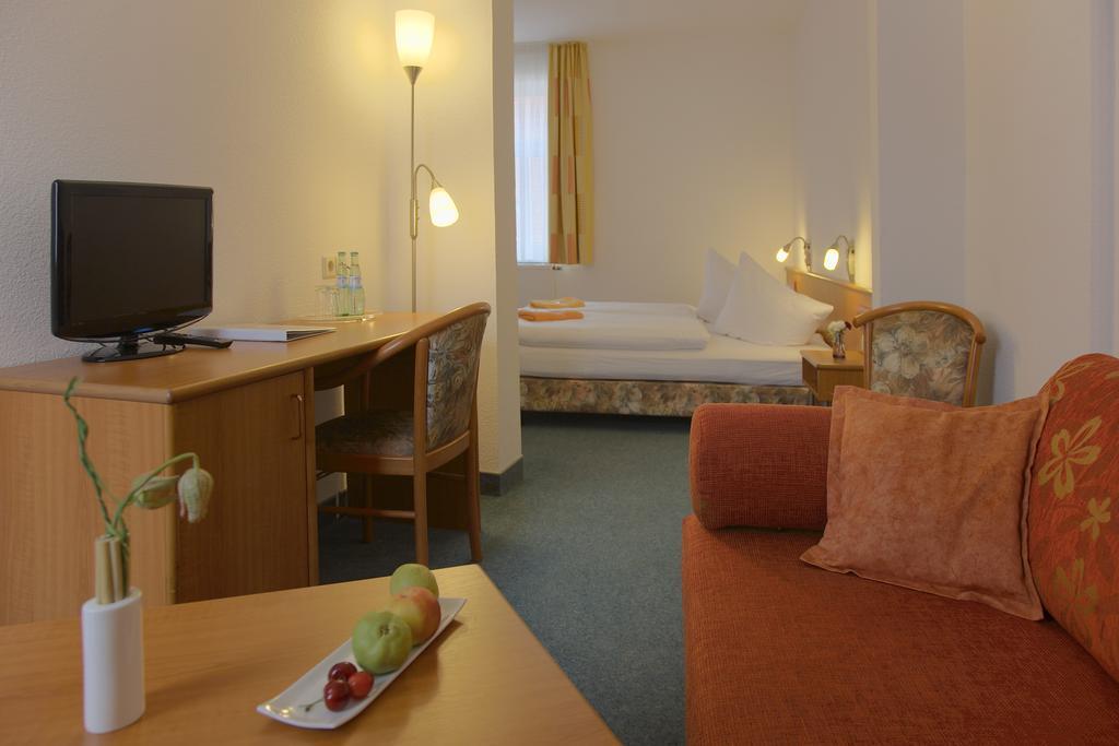 Adler-Hotel Delitzsch Bagian luar foto