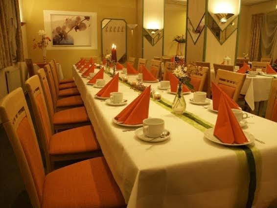 Adler-Hotel Delitzsch Bagian luar foto