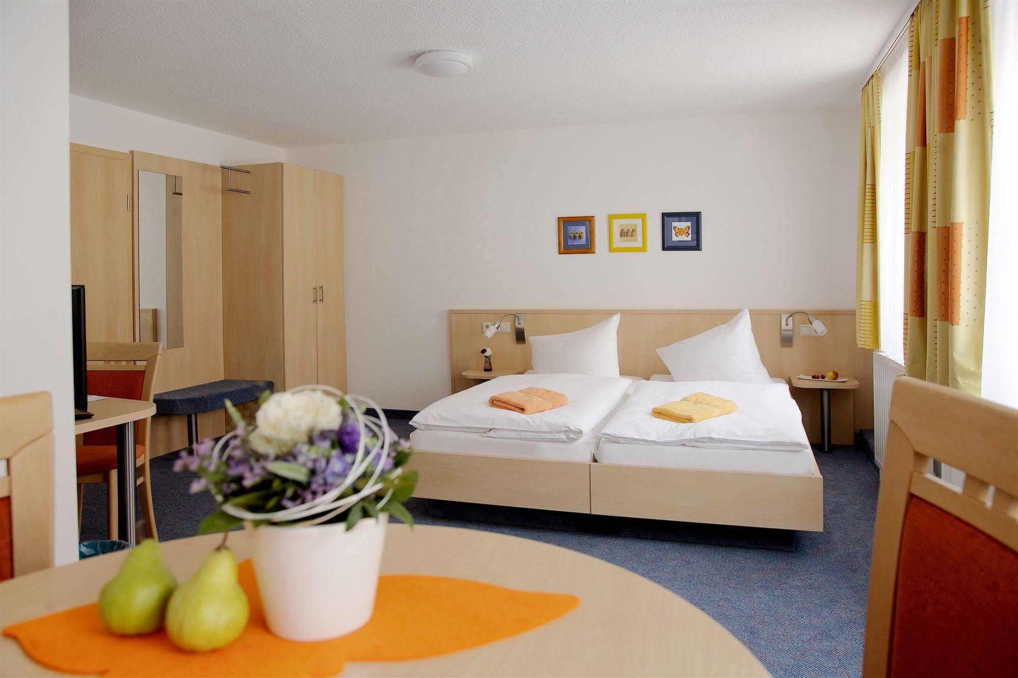 Adler-Hotel Delitzsch Bagian luar foto
